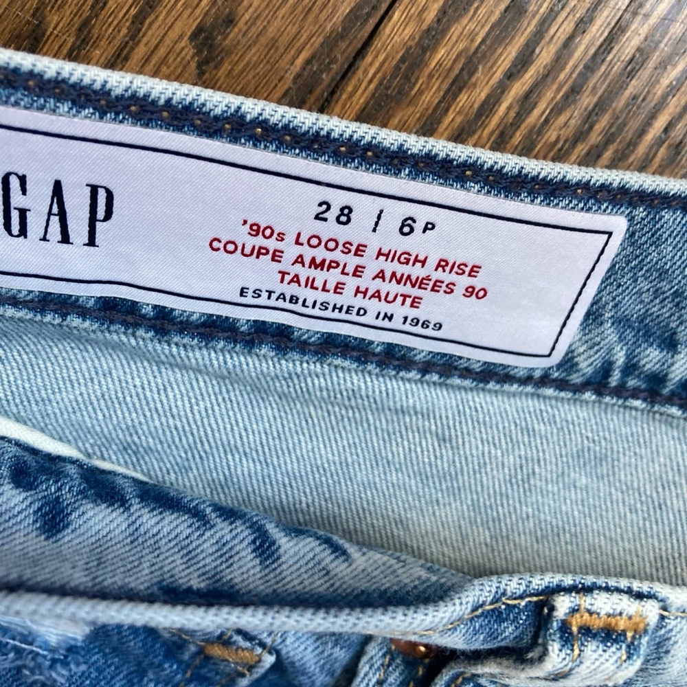 Women's Gap Jeans '90s Loose High Rise Size 28/6 Petite Light Wash - Picture 2 of 8